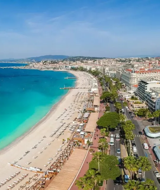 La Croisette et la baie de Cannes vues du ciel